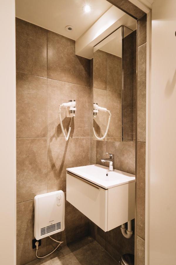 Holiday House Burgblick1 With Terrace - Vosproperties Моншау Екстериор снимка